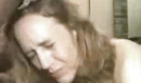 دوک کوهان دار در یک فاحشه سکس پنهانی در خانه راست در