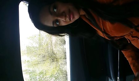 لوسی عروسک ریزه اندام سکس دزد در خانه با کمی آشامیدنی