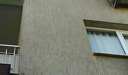 یک جفت زن و شوهر پنهان شدن پشت سكس درخانه بوته