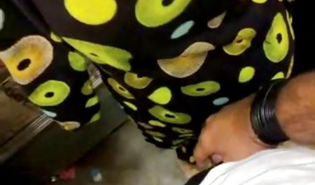 لعنتی یک خانه سكس دختر جوان با یک همکار است که با تجربه